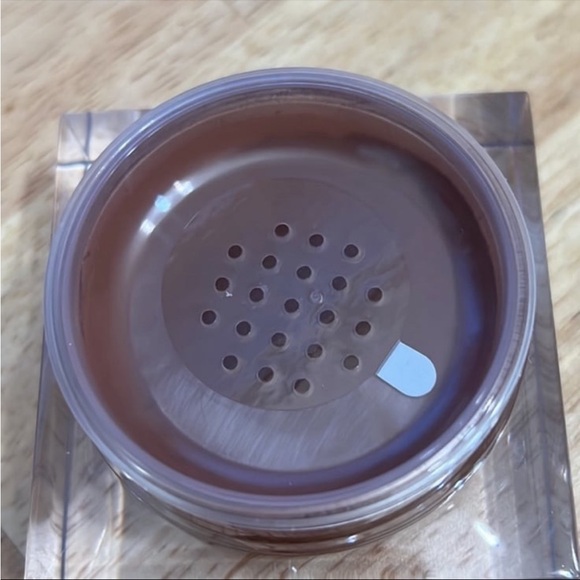 Jaclyn Cosmetics X Robin Powder Loose Face Powder - Picture 6 of 8